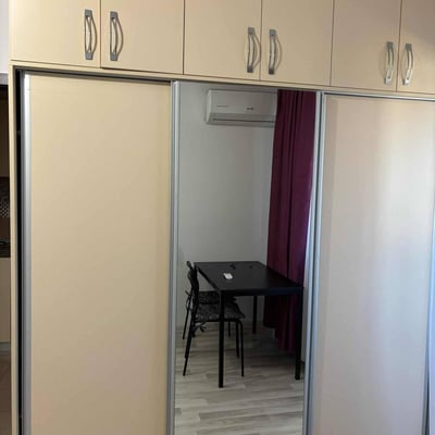 Alquiler de un cómodo apartamento de 1 habitación con cocina independiente y balcón, Chiajna, Bucarest, Rumanía